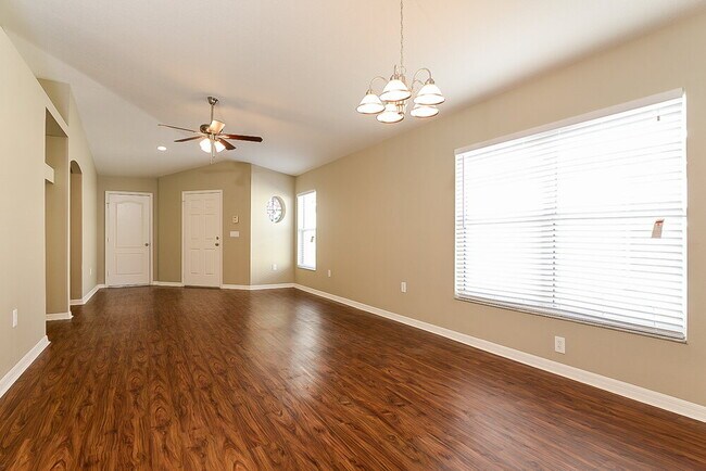 Foto del edificio - 1533 Marsh Wood Dr