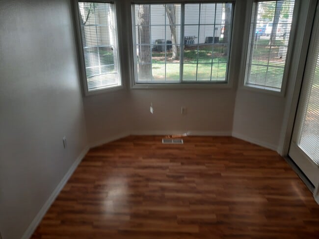 Building Photo - 5835 W Clearview Ln