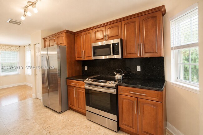 Foto del edificio - 754 NE 90th St