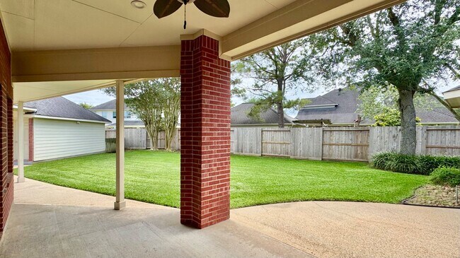 Foto del edificio - 5818 Bent Arbor Ln
