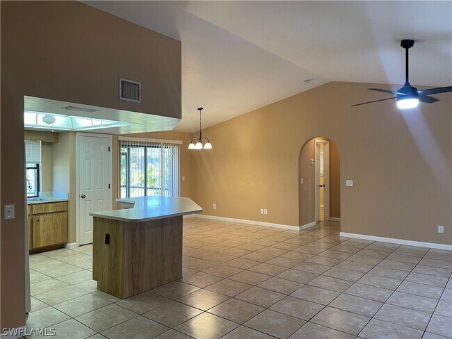 Foto del edificio - 531 SW 36th St