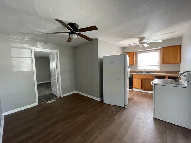Building Photo - 826 Carneal Rd