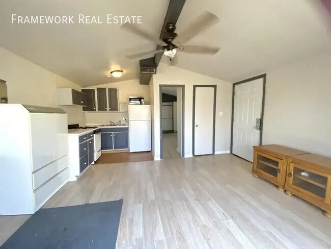 Building Photo - 1358 Zephyr St