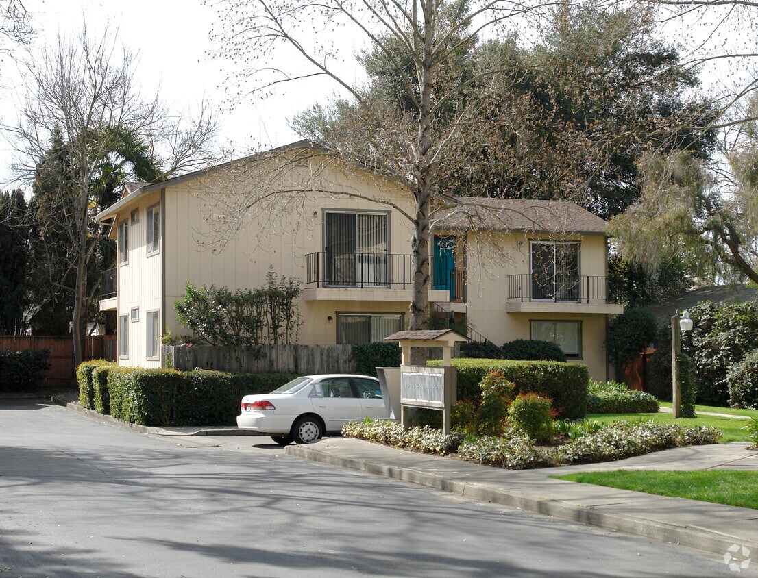 Building Photo - 214-224 Ridgeway Ave