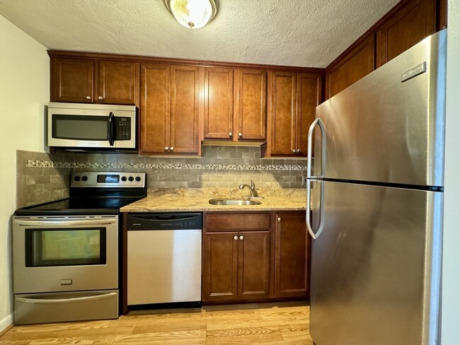 Building Photo - 96 Fountain Ln