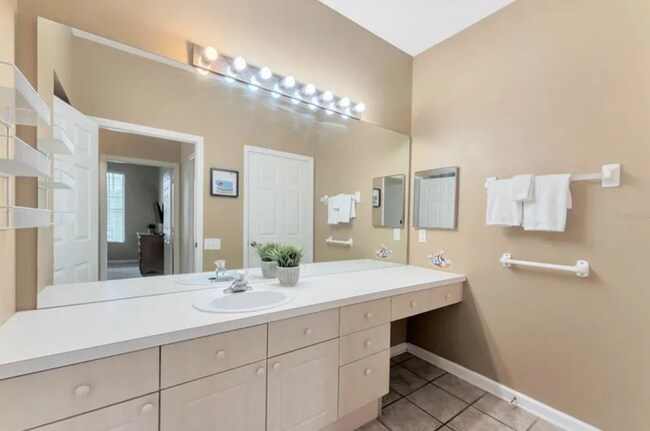 Building Photo - 2307 Butterfly Palm Way