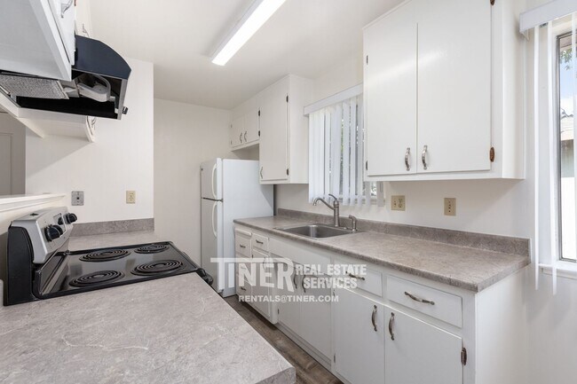 Foto del edificio - 10799 Coloma Rd