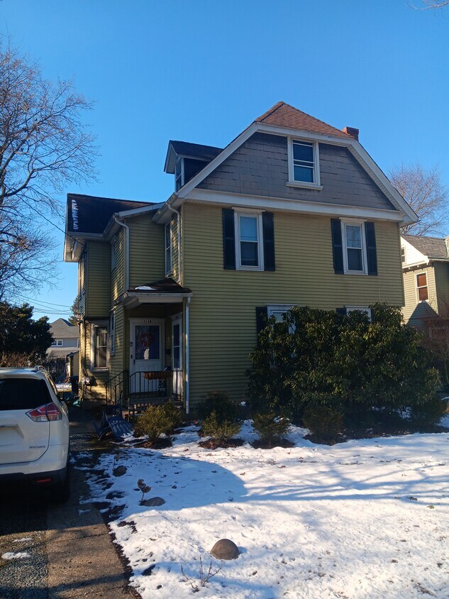 Primary Photo - 316 N Stanwick Rd