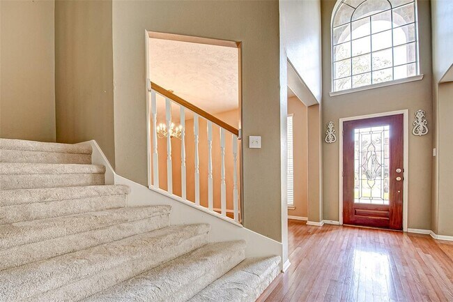 Foto del edificio - 1227 Elmhurst Trails Ln
