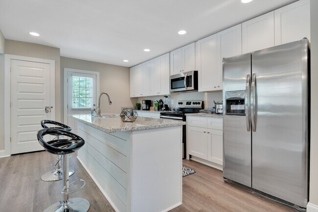 Building Photo - 764 Mary Ln