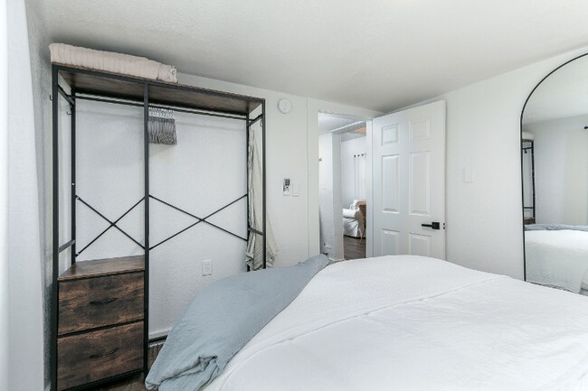 Foto del edificio - 1113 E 7th St