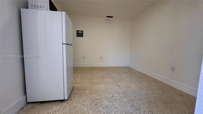 Foto del edificio - 50 Flagami Blvd