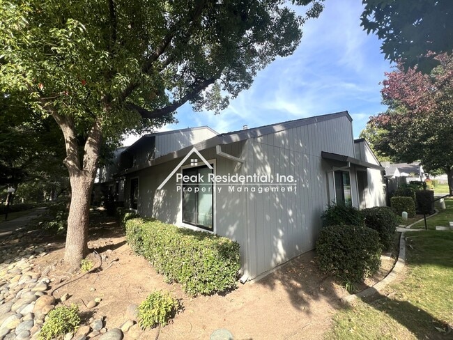 Building Photo - Wonderful 2bd/2ba Citrus Heights Condo with 2 Car Garage!