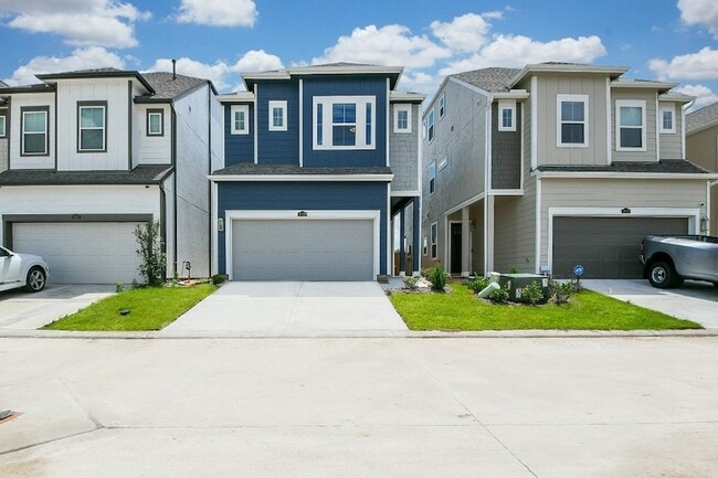 Photo - 3112 La Rambla Dr House