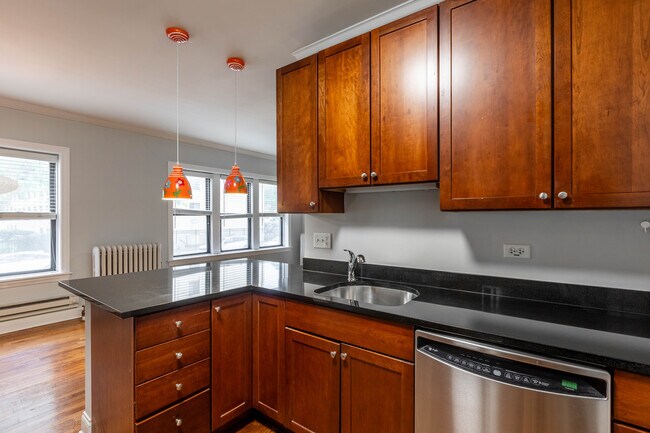 Foto del edificio - 736 W Addison St