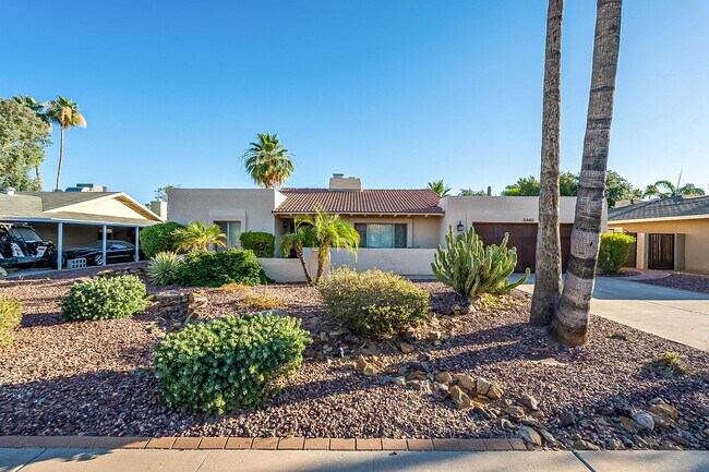 Building Photo - Three Bedrooms & POOL in 85254!