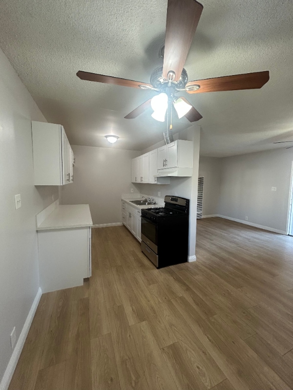 Building Photo - 409 N Los Robles Ave