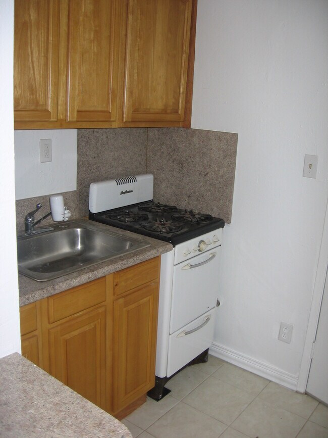Kitchen - 1245 Francisco St