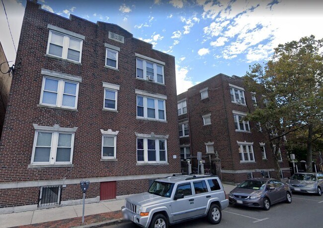 Building Photo - 121 Hawthorne St