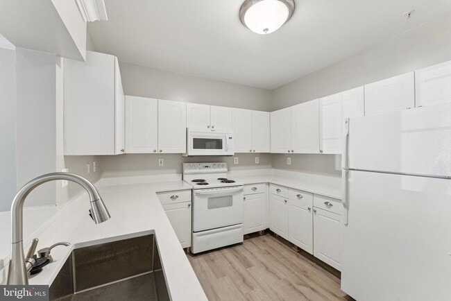 Building Photo - 4561 Strutfield Ln