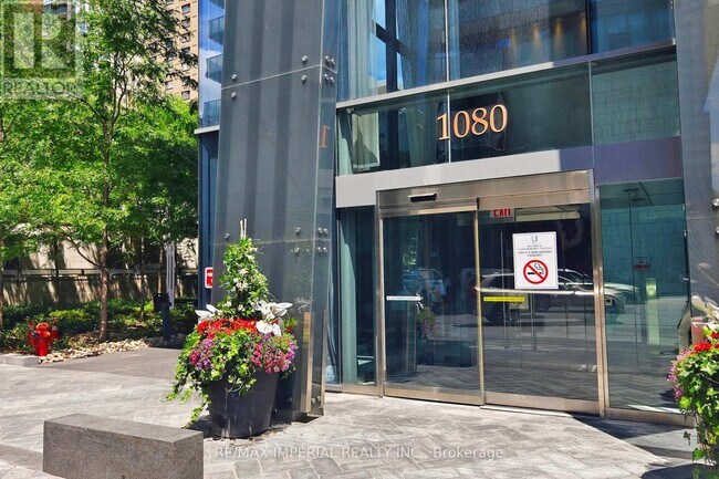 Building Photo - 1080-1080 Bay St.