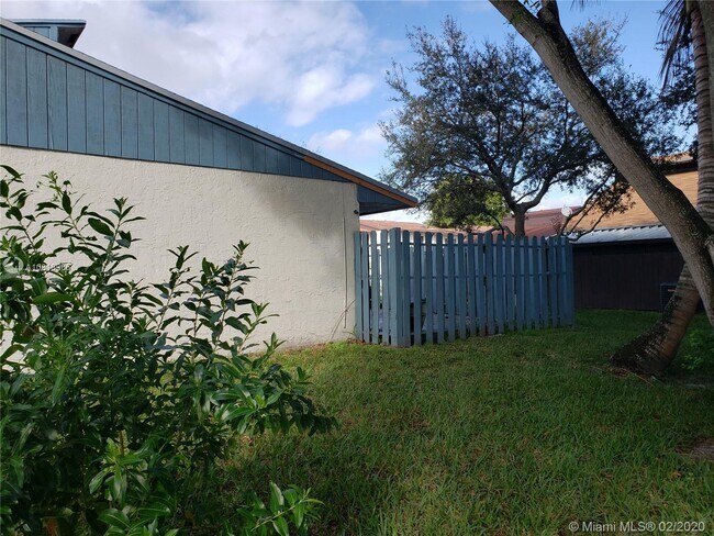 Foto del edificio - 4007 W Woodscape Dr  1-K Miramar Fl 33023