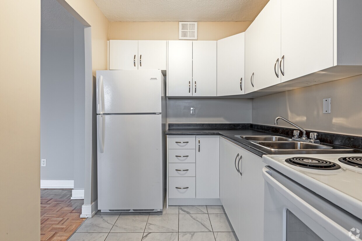 Photo du bâtiment - Elmpark Manor Apartments 2