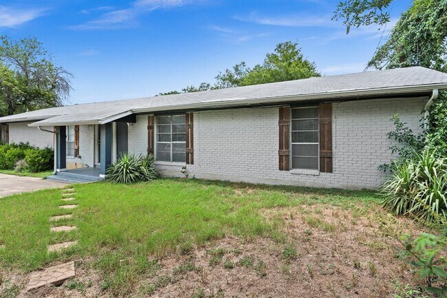 Foto del edificio - 2712 St Edwards Cir
