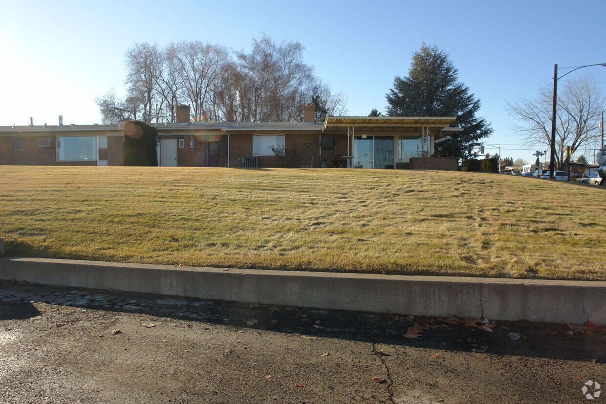 Foto del edificio - 3907 Sunrise Park Dr