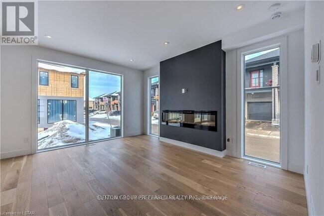 Photo du bâtiment - 1820 Canvas Way