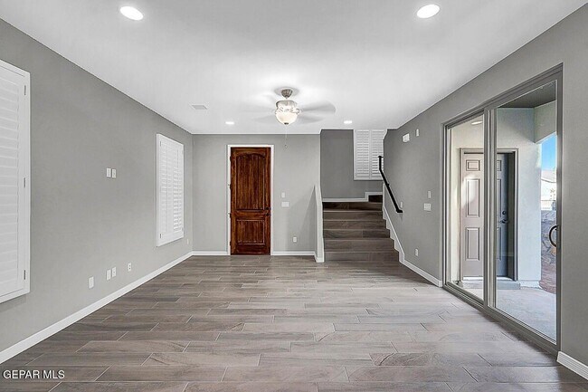 Foto del edificio - 14717 Pebble Hills Blvd