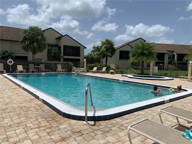 Foto del edificio - 8715 Charter Club Cir