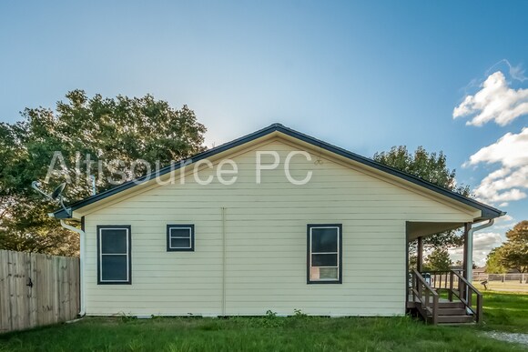 Foto del edificio - 518 McGuire