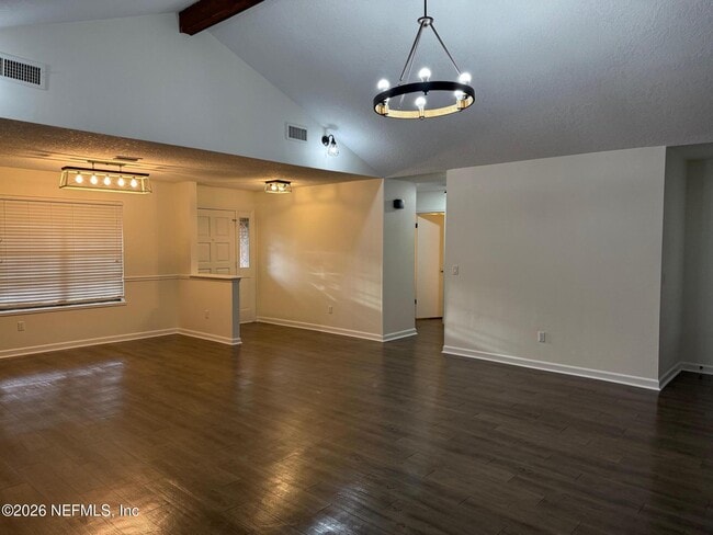 Foto del edificio - 35056 Keith Rd