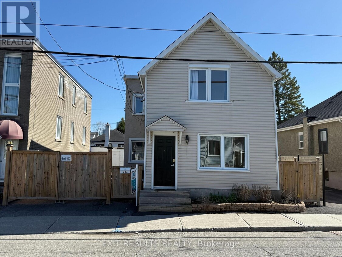 Primary Photo - 292 Richelieu Ave
