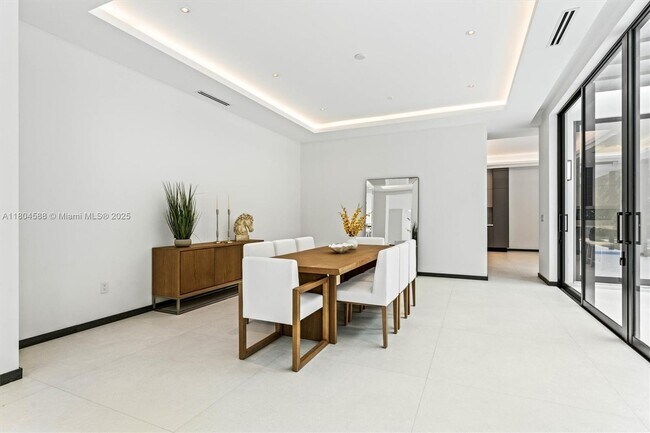 Building Photo - 8000 SW 62nd Ct
