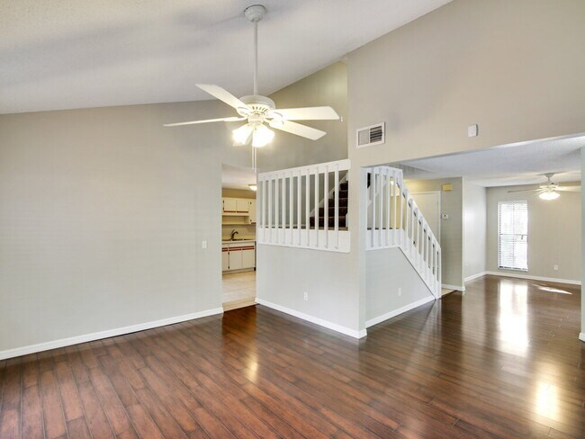 Foto del edificio - 1245 Crossfield Dr