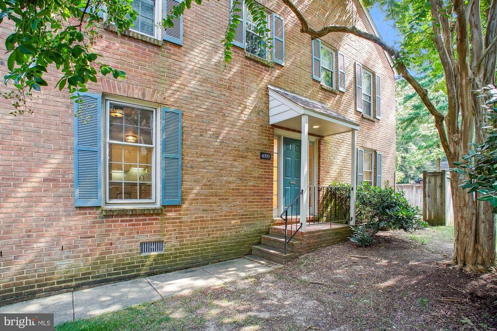 Primary Photo - 450 W Glebe Rd