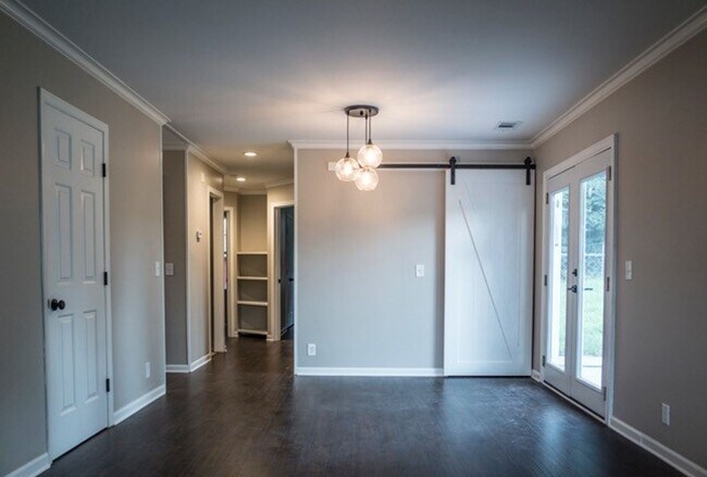 Building Photo - Beautifully Renovated 3BR House in Berry Hill!