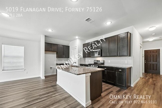 Building Photo - 5019 Flanagan Dr