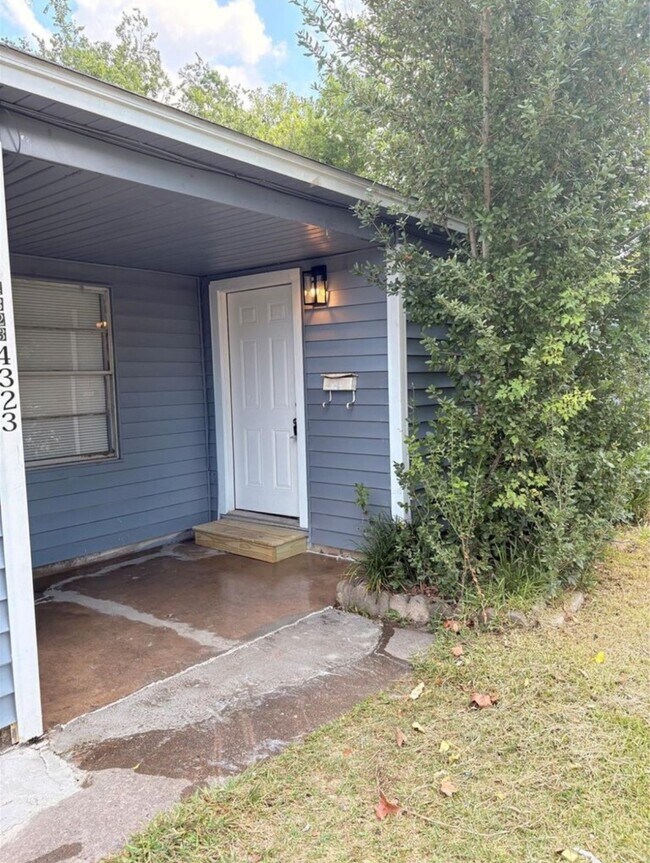 Foto del edificio - 4323 Groton Dr