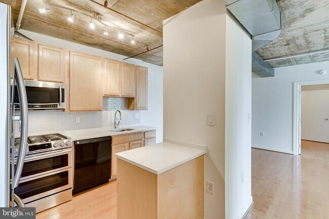 Building Photo - 2750 14th St NW