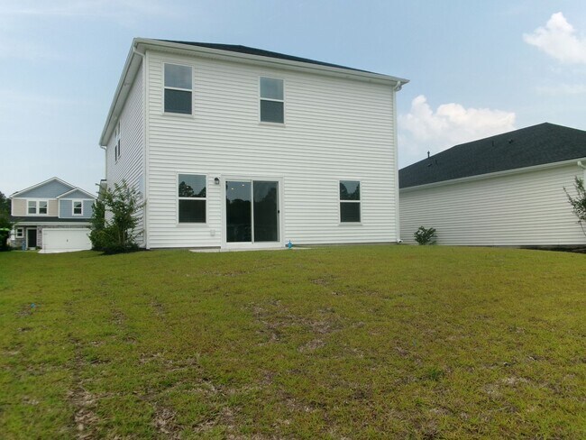 Foto del edificio - New pond view 5 bedroom, 3 bath home in Cl...