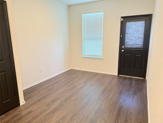 Foto del edificio - 25558 Burnett Ranch Ln