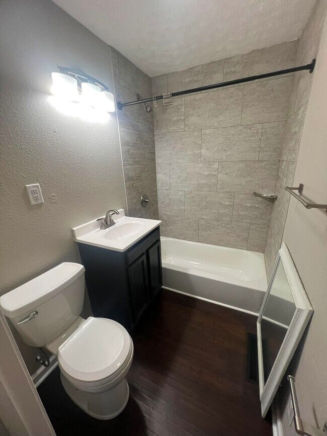 Foto del edificio - 3 Bedroom Home on Lewis Lane