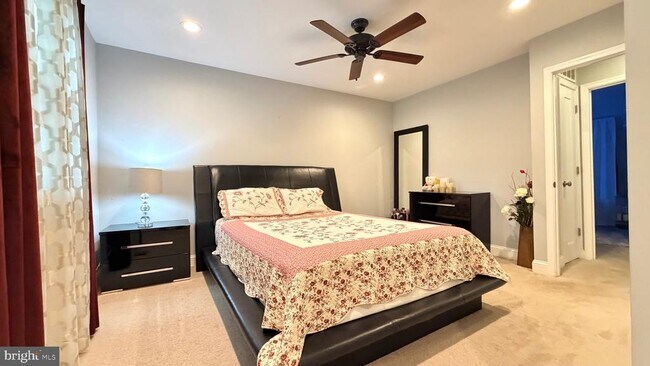 Foto del edificio - 4929 Tibbitt Ln