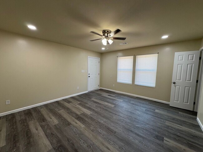 Foto del edificio - 308 S Third Street-Apartment 1