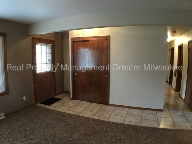 Building Photo - N71W13960 Nicolet Ct