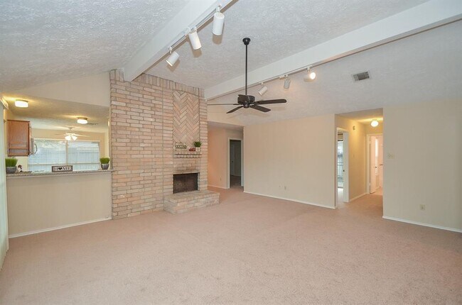 Building Photo - 12418 Meadow Ridge Dr