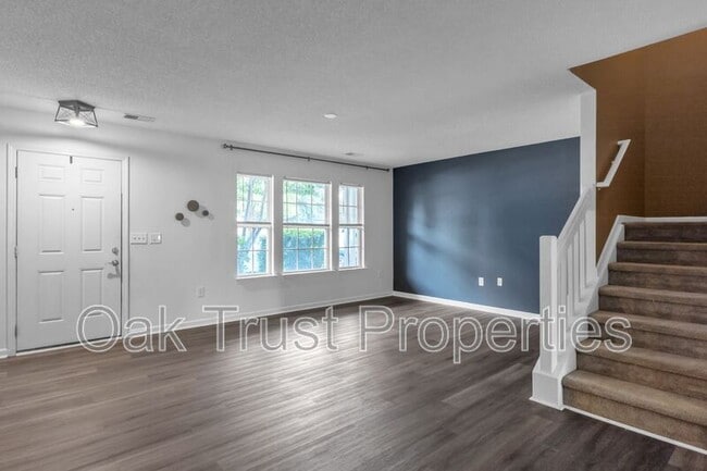 Building Photo - 303 Yellow Hawthorn Cir